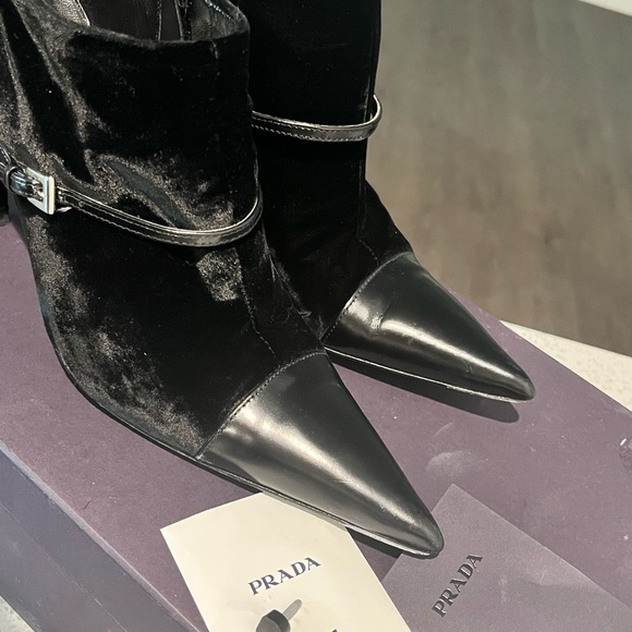 PRADA Point Toe Low Heeled Ankle Boots in Black velvet/leathe womens size 39.5 - Picture 4 of 5